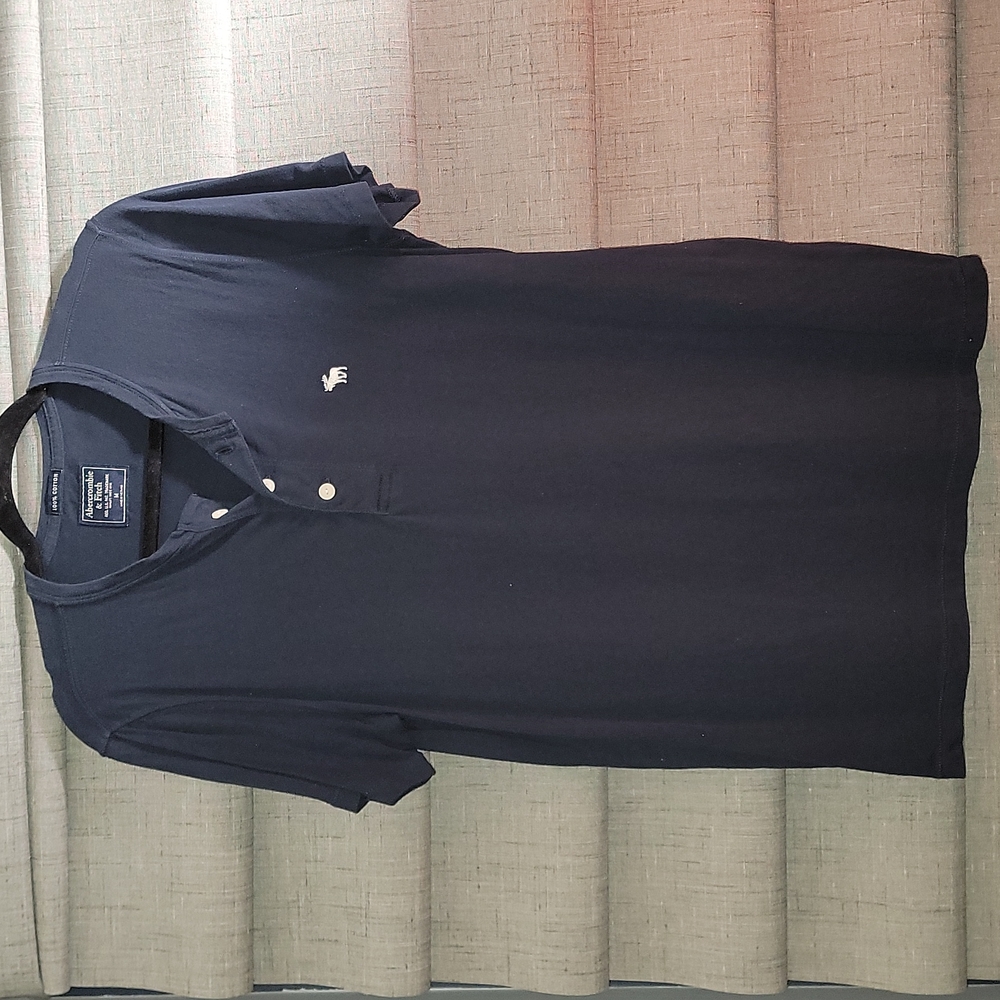 Abercrombie & Fitch button tee